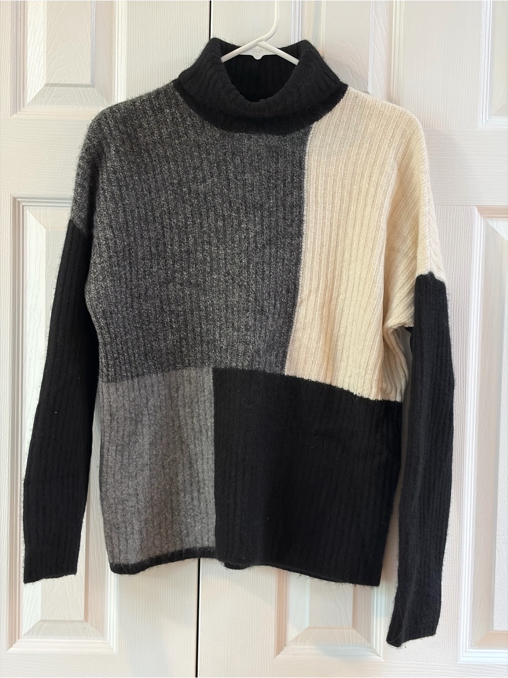 Nordstrom Black/Gray/Off-White Colorblock Cashmere Turtleneck Sweater Size L